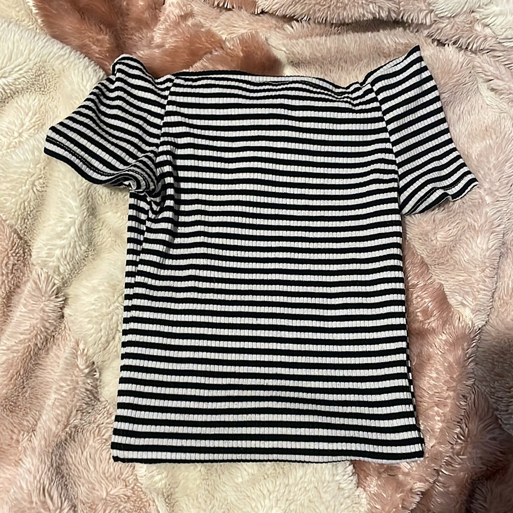 Garage Black and white Off shoulder tee